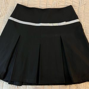 Black/White Pleated Skirt - size 10